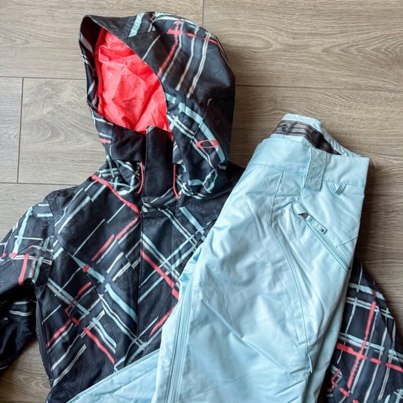 Oakley Women's "Resilient" Snow/Ski Pants, NWT - Picture 6 of 6